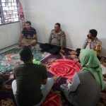 Wujud Bela Sungkawa, Kapolsek Bintan Timur Kunjungi Rumah Duka Pelajar Yang Meninggal Akibat Perkelahian