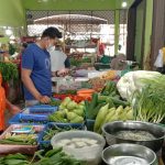 Jelang Nataru Sat Intelkam Polres Bintan Cek Ketersediaan Bahan Pokok Dipasar Barek Motor Kijang