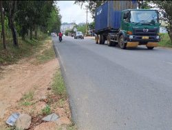 Melintas Di Jalan Kecil Truk Kontainer Tidak Di Kawal Oleh PJR Polres Bintan