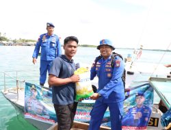 Satpolairud Salurkan Sembako Ke Warga Pesisir