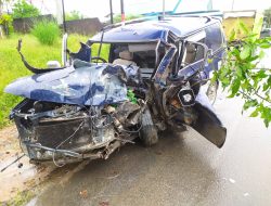 Jalan Licin, Dua Mobil Ringsek di Jalan Nusantara Km 23 Kijang