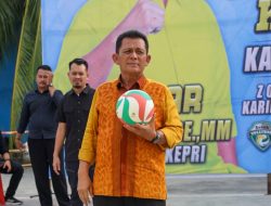 Gubernur Ansar Ahmad Buka Kejuaraan Bola Voli Putri U-23 di Karimun