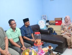 Jenguk Anggota KPU dan Istri Prajurit Lanud RHF Yang Sedang Sakit, Danlanud RHF Berikan Motivasi