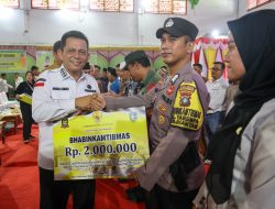 Gubernur Ansar Serahkan Bantuan Kemasyarakatan dan Proyek Infrastruktur Senilai Rp7,45 Miliar di Tarempa, Anambas