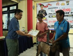 Sepasang Terbaik Mendapat Hadiah 2 Ekor Kambing Dari Kapolres Bintan