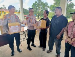 Kapolri Pimpin Pemberian Bansos Serentak Seluruh Indonesia