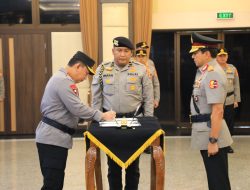 IRJEN POL YAN FITRI HALIMANSYAH KAPOLDA KEPRI IKUTI UPACARA PENYERAHAN JABATAN IRWASUM POLRI DAN PELANTIKAN WAKAPOLRI
