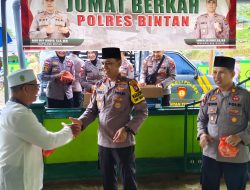 Polres Bintan Bagikan Jumat berkah di Masjid Al Hikmah