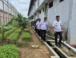 Kalapas Bejo Tinjau Pemeliharaan Tanaman Sayur dan Budidaya Ikan Tawar