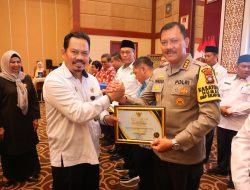 POLDA KEPRI TERIMA ANUGERAH KETERBUKAAN INFORMASI PUBLIK TAHUN 2024