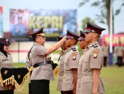 KAPOLDA KEPRI PIMPIN UPACARA PENUTUPAN PENDIDIKAN DAN PELANTIKAN 144 BINTARA POLRI GELOMBANG II T.A. 2024 DI SPN POLDA KEPRI