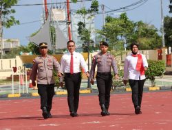 Kapolres Bintan Berikan Penghargaan Kepada Personel Berprestasi