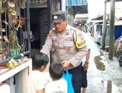 Pondok Baca Presisi Tanjung Unggat Dijadikan Dapur Umum Sementara, Polisi Bhabin Memasak & Beri Makanan Ke Warga Terdampak Banjir Rob