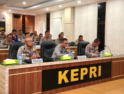KAPOLDA KEPRI IKUTI ZOOM MEETING PENGENDALIAN INFLASI DAN PENANDATANGANAN MOU PENGAWASAN PERIZINAN DAERAH