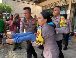 Aksi Heroik Kapolres Bintan Bantu Masyarakat Korban Laka Lantas