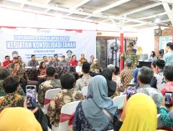 Serahkan 965 Sertipikat Konsolidasi Tanah di Jawa Tengah, Menteri Nusron: Tanah Harus Punya Fungsi Sosial