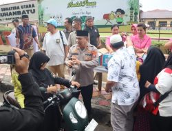 Jalin Sinergi Kemitraan, Wartawan Dan Polres Labuhanbatu Berbagi Takjil Kepada Pengguna Jalan Di Depan Mapolres Labuhanbatu