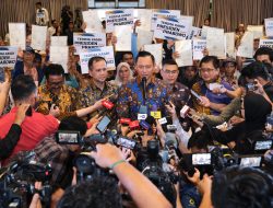 Pemerintah Serahkan 1.120 Sertipikat Tanah untuk Transmigran di Sukabumi, Wamen Ossy: Ini Pengakuan Negara