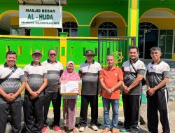 Polsek Tanjungpinang Kota Gelar Jumat Berkah, Gotong Royong dan Beri Sembako