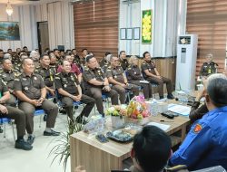 Kajati Kepri Lakukan Kunjungan Kerja ke Kejari Bintan, Gelar Bakti Sosial dan Kuliah Umum
