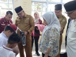 Pemko Tanjungpinang Salurkan Seragam Sekolah Gratis, Revitalisasi Ruang Kelas Diresmikan