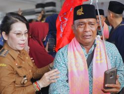 Suasana Haru Iringi Keberangkatan 157 CJH Singkawang