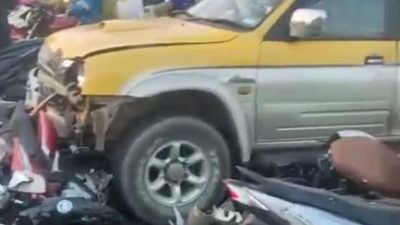 Tabrakan Beruntun di Simpang Kepri Batam, Mobil Hantam Delapan Motor yang Berhenti di Lampu Merah