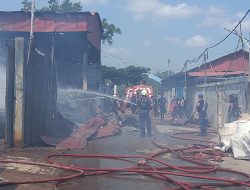 Gudang Barang Bekas di Tanjung Unggat Terbakar, Tiga Armada Damkar Dikerahkan