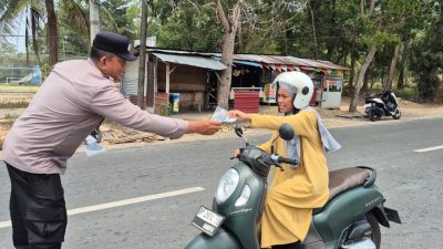 Kabut Asap Tebal Polsek Dan Koramil 02 Bintan Timur Beri Masker ke Warga