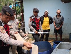 Kemarau, Polresta Tanjungpinang Salurkan 50 Ton Air Bersih untuk Warga