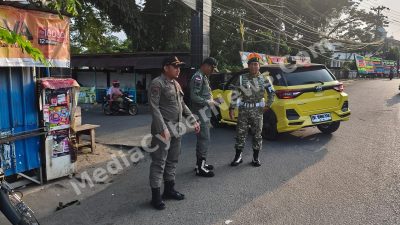 Aksi Humanis, Kasat Pol PP Labuhanbatu Ade Ramadiansyah Siregar Kerahkan Personel, Bantu Atur Lalin dan Penyeberangan Pelajar di Depan Kodim 0209/LB
