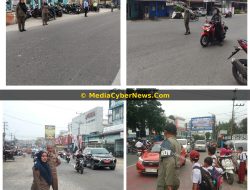 “Terobosan Humanis! Satpol PP Labuhanbatu Turun ke Jalan Atur Lalin dan Bantu Seberangkan Pelajar di Rantauprapat