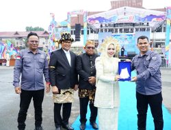 DPC PJS Labuhanbatu Berikan Penghargaan Anugerah Kemitraan Strategis Ke Bupati 