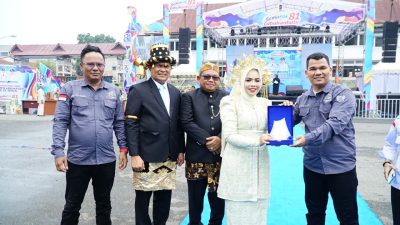 DPC PJS Labuhanbatu Berikan Penghargaan Anugerah Kemitraan Strategis Ke Bupati 